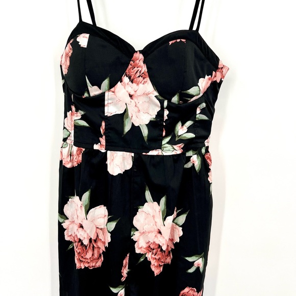 Floral Romper - Picture 2 of 16